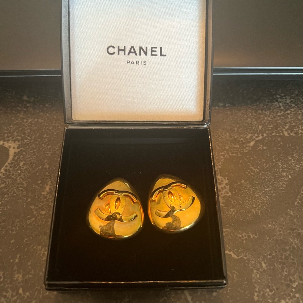 Vintage Chanel clip on earrings